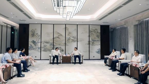 江西省萍乡市委副书记、市长熊运浪与林杨林一行举行工作会谈